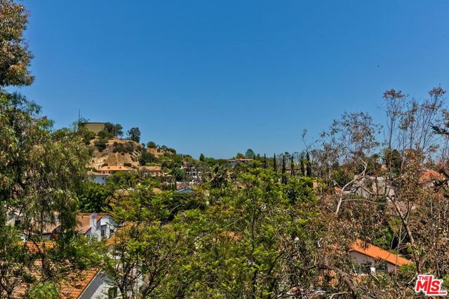 2968 Nicada Drive, Los Angeles CA: https://media.crmls.org/mediaz/5d8d442a-68cb-4294-a4ec-f56088035afe.jpg