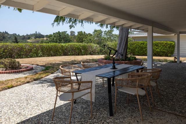 26666 Laurel Lane, Los Altos Hills CA: https://media.crmls.org/mediaz/5d8d9340-5d38-4578-8c94-f6bb57aa6e3a.jpg