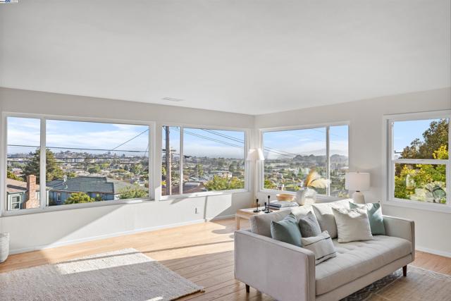 1748 Wesley Ave, El Cerrito CA: https://media.crmls.org/mediaz/5d8e1fe7-52b6-42fc-9a1f-910041c611ca.jpg