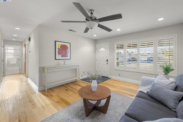 5706 Willkie Pl, Fremont CA: https://media.crmls.org/mediaz/5d8e769b-9357-4efe-9690-a30378cae219.jpg