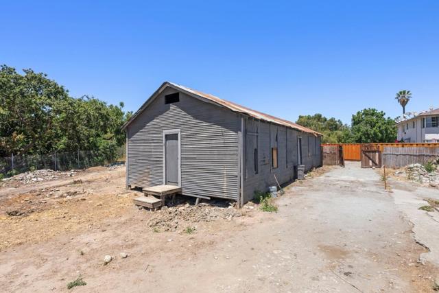 850 Calhoun Street, San Jose CA: https://media.crmls.org/mediaz/5d8ed79c-f3ab-46b8-8751-3a080d1be846.jpg