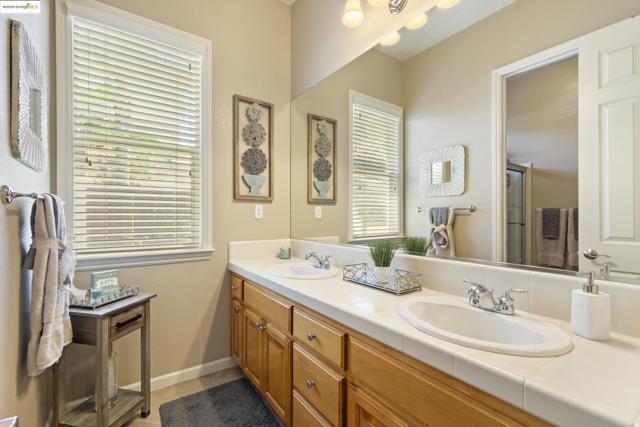 1117 Teal Ct, Brentwood CA: https://media.crmls.org/mediaz/5d8f48a3-d37d-48b8-83d5-aa9206fbe1d9.jpg