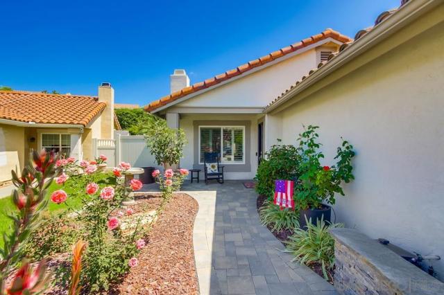 10970 Shy Bird Ln, San Diego CA: https://media.crmls.org/mediaz/5d8f84db-3dff-40ea-b66a-3ccc7f6c1b59.jpg