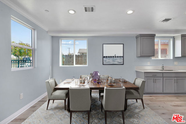 320 E 55th Street, Los Angeles CA: https://media.crmls.org/mediaz/5d8f9ae8-cfda-41d8-8233-21ffea46d7e2.jpg