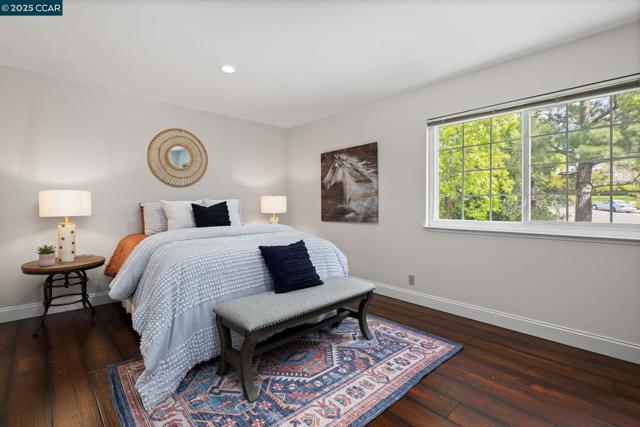 1092 Hillendale Ct, Walnut Creek CA: https://media.crmls.org/mediaz/5d8fb1ff-5f54-4bbb-b482-347efb65f009.jpg