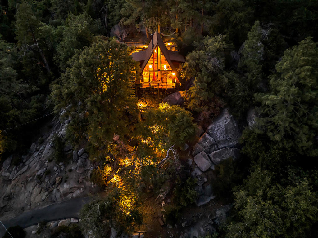 https://media.crmls.org/mediaz/5d9020bf-2027-46fd-b132-8b5a5f18d635.jpg?preset=X-Large