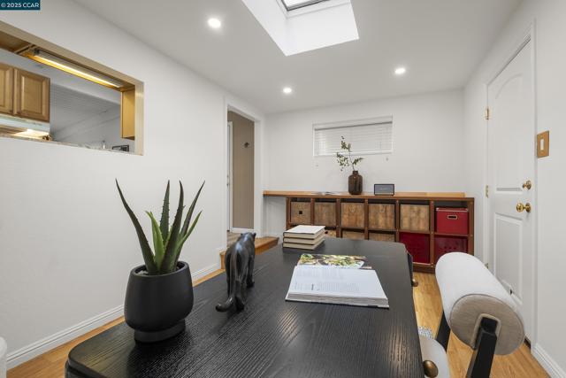 18977 Thornbury ave, Castro Valley CA: https://media.crmls.org/mediaz/5d907ddd-d1d3-4ed5-8ad7-0c685d5ec2ea.jpg