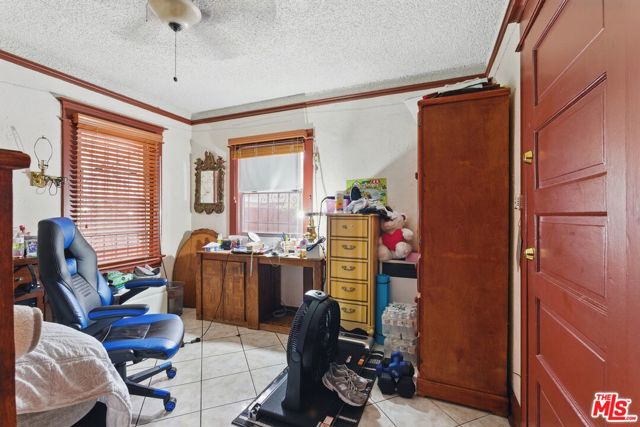 128 N St Andrews Place, Los Angeles CA: https://media.crmls.org/mediaz/5d90c317-a497-4c8e-bd7b-7eef60206004.jpg