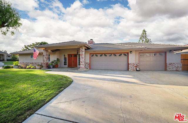 7200 Clifftop Way, Bakersfield CA: https://media.crmls.org/mediaz/5d90fd58-e939-43c3-b4d1-58b7d5d830db.jpg