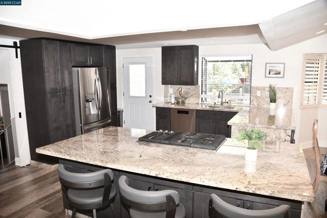 1274 Maywood Ln, Martinez CA: https://media.crmls.org/mediaz/5d912c95-93a4-479c-b58f-7d5139cf637c.jpg