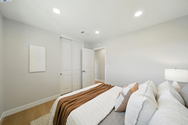 5525 Roosevelt Pl, Fremont CA: https://media.crmls.org/mediaz/5d916cf6-6d9f-4bd7-972e-4d69df3ad1f9.jpg