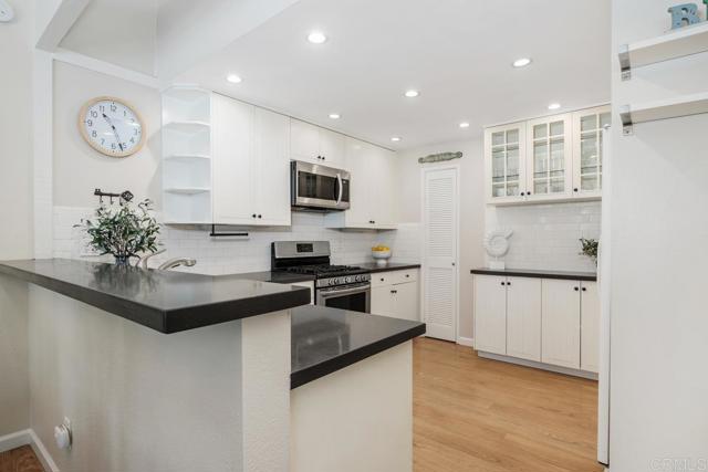 Detail Gallery Image 13 of 42 For 1715 Kennington Rd, Encinitas,  CA 92024 - 3 Beds | 2 Baths