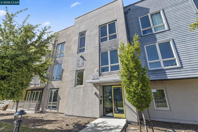 320 Riesling Ave, Milpitas CA: https://media.crmls.org/mediaz/5d917b12-77a9-4d9d-92b9-4dccfc44b8d1.jpg