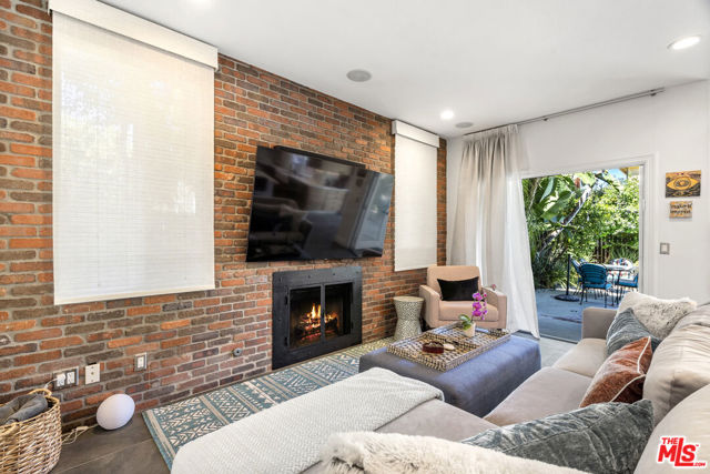 4544 Tobias Avenue, Sherman Oaks CA: https://media.crmls.org/mediaz/5d91e510-c3cc-462c-81c8-f0b27d00cc4c.jpg