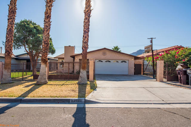 52190 Avenida Rubio, La Quinta CA: https://media.crmls.org/mediaz/5d91f478-403d-466c-ae54-fe028aa4059a.jpg