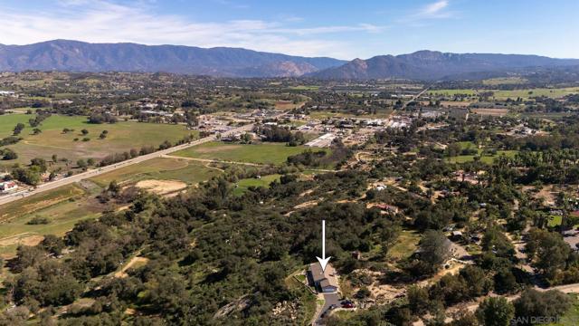 13804 Chaparral Terrace, Valley Center CA: https://media.crmls.org/mediaz/5d9236ae-2fee-433d-989e-835257828451.jpg