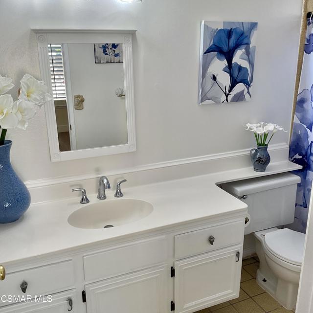 2455 Castlemont Court, Simi Valley CA: https://media.crmls.org/mediaz/5d924f5b-bfc7-43a5-974f-90fa5637f855.jpg