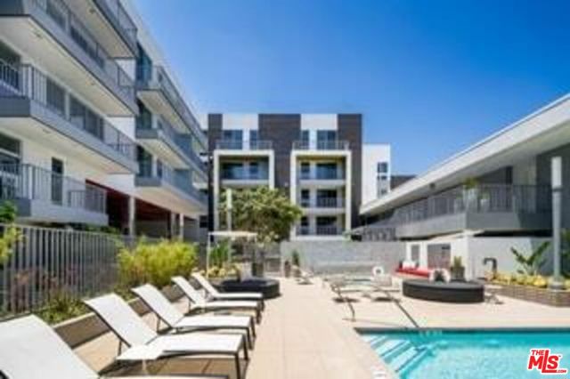 7141 Santa Monica Boulevard, West Hollywood CA: https://media.crmls.org/mediaz/5d925dd7-50c9-410f-b9d0-61b33331bd51.jpg