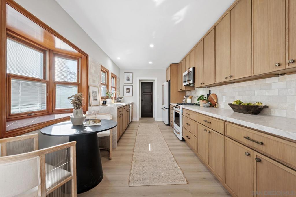 4866 Sussex - photo 9