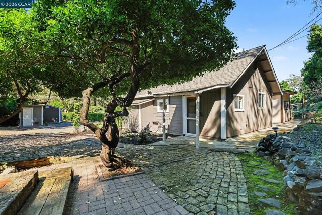 1451 Franklin Canyon Rd, Martinez CA: https://media.crmls.org/mediaz/5d93bbf4-dff5-4340-ab48-30d805cdda2d.jpg