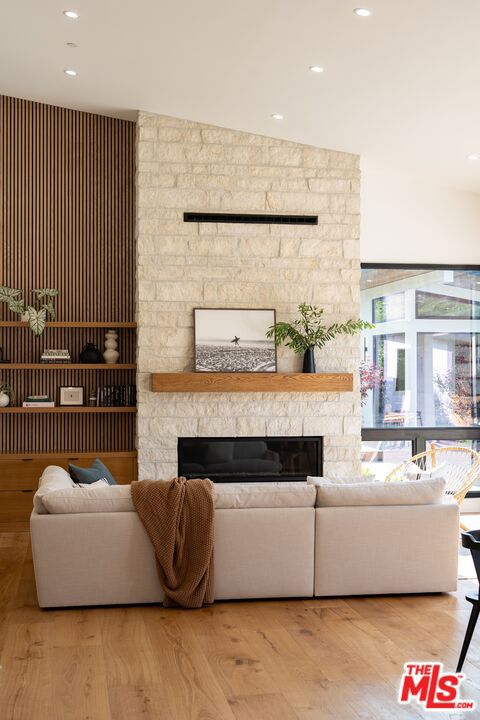 1009 Daly Road photo 3