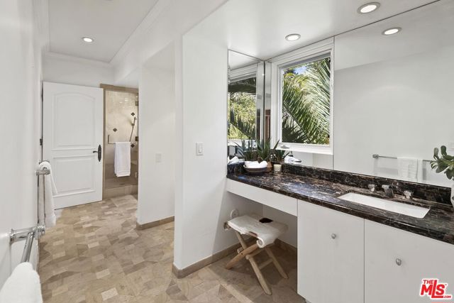 1549 Lindacrest Drive, Beverly Hills CA: https://media.crmls.org/mediaz/5d94112e-e80f-482c-ac08-4b027e2c1e32.jpg