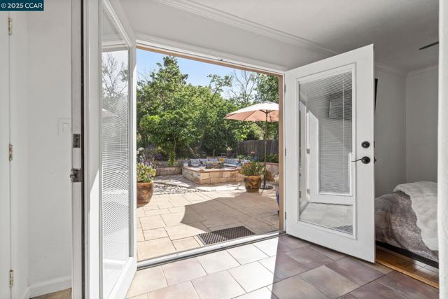 4218 Cobblestone Dr, Concord CA: https://media.crmls.org/mediaz/5d941696-8521-41e3-96ee-62765a561e7d.jpg