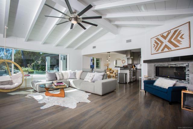 455 Glencrest Dr, Solana Beach CA: https://media.crmls.org/mediaz/5d950021-56e6-483b-bce0-c77dbf8ea1e4.jpg