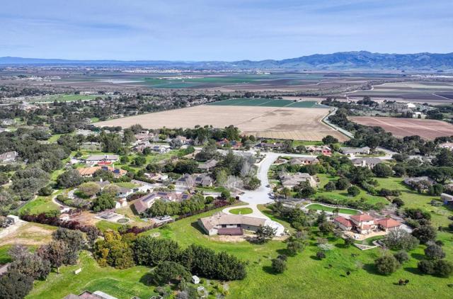 23465 Redding Circle, Salinas CA: https://media.crmls.org/mediaz/5d961b8c-61d0-4981-aaea-ad826b9a8800.jpg
