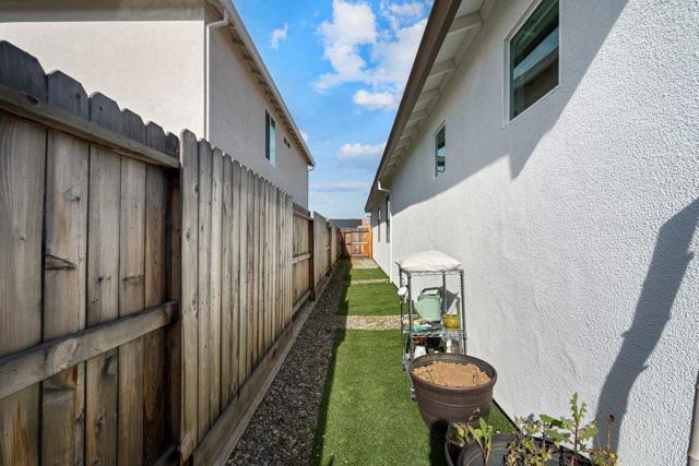 2111 Rosewood Drive, Hollister CA: https://media.crmls.org/mediaz/5d961cdd-7d3f-4bfe-891f-4140d9df74e7.jpg