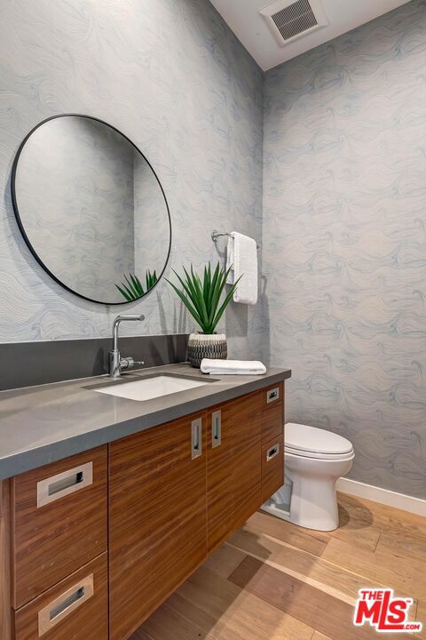 3571 Colonial Avenue, Los Angeles CA: https://media.crmls.org/mediaz/5d965d10-2cb8-465e-99f4-e0d0672bde9a.jpg