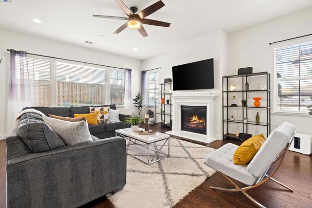 4440 Pine Mountain Way, Dublin CA: https://media.crmls.org/mediaz/5d967df0-147c-489c-b735-c1e17553008a.jpg