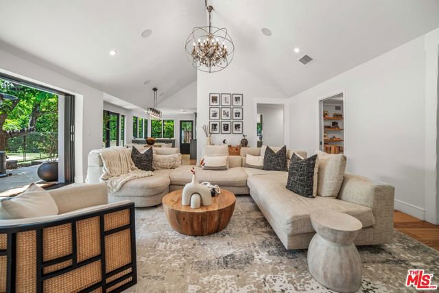 Drew Fenton | 2701 Roscomare Road Los Angeles CA | MLS: 7459872 Drew Fenton | 2701 Roscomare Road Los Angeles CA | MLS: 7459872