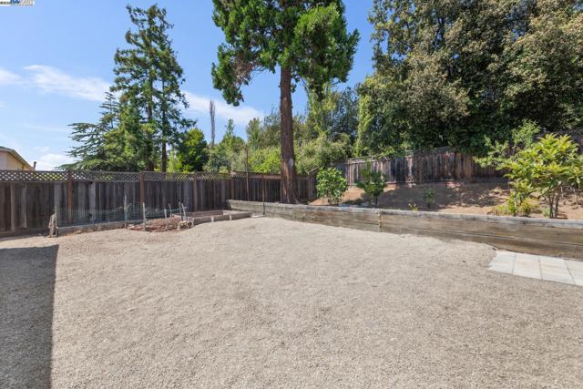 14886 Wake Ave, San Leandro CA: https://media.crmls.org/mediaz/5d96dc7d-a72f-4b3c-87a8-972d0c81379f.jpg