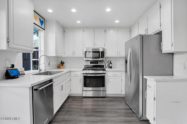 4365 Oak Glen Street, Calabasas CA: https://media.crmls.org/mediaz/5d96de84-92c8-431b-bca8-d4dd11e6a5e9.jpg