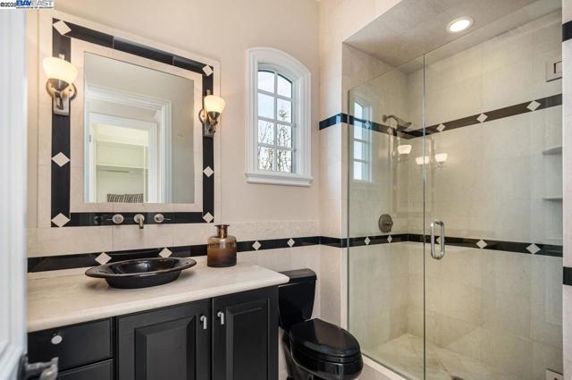 1569 Via Di Salerno, Pleasanton CA: https://media.crmls.org/mediaz/5d96e12a-ea7f-48a1-b308-f9db37e835dd.jpg