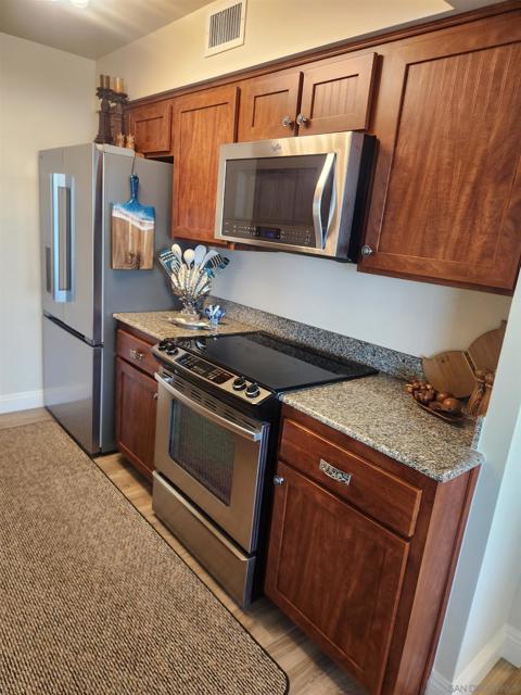 1730 Avenida Del Mundo, Coronado CA: https://media.crmls.org/mediaz/5d9730b3-b43e-4e51-a893-6febf05431f5.jpg