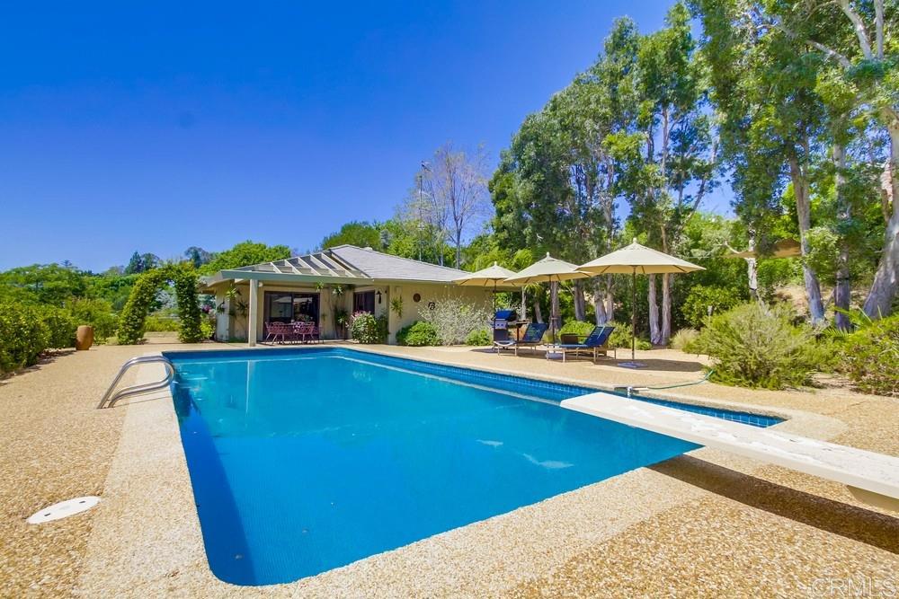 17355 Ave De Acacias