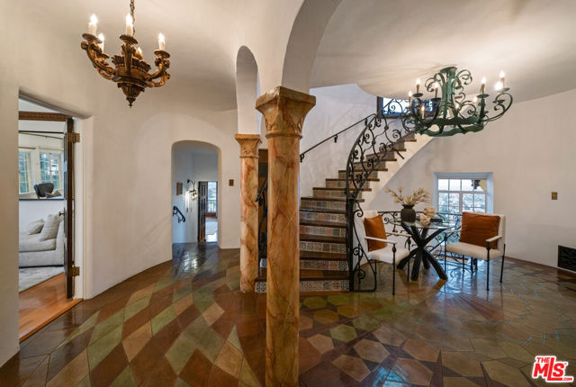 2200 Maravilla Drive, Los Angeles CA: https://media.crmls.org/mediaz/5d974567-e45f-4e9a-8775-624e23f39ff0.jpg