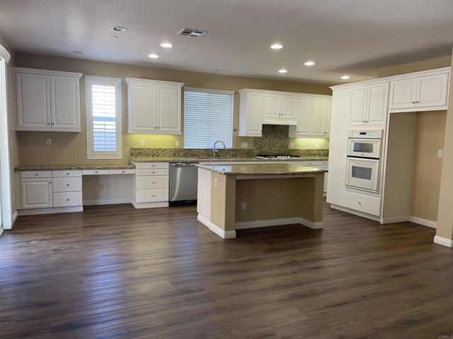 Detail Gallery Image 10 of 39 For 3709 Lake Park Road, Fallbrook,  CA 92028 - 3 Beds | 2/1 Baths