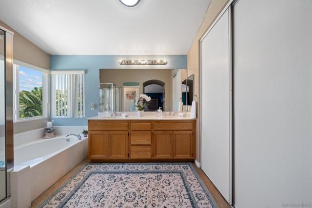 7387 Carrollton Pl, Corona CA: https://media.crmls.org/mediaz/5d976ee3-1ca9-44c0-a7f4-78f7d3c4ff01.jpg
