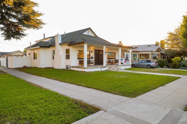 1900 W 41St St, Los Angeles CA: https://media.crmls.org/mediaz/5d97c1ae-216d-41a4-9859-46a94a7fcf44.jpg