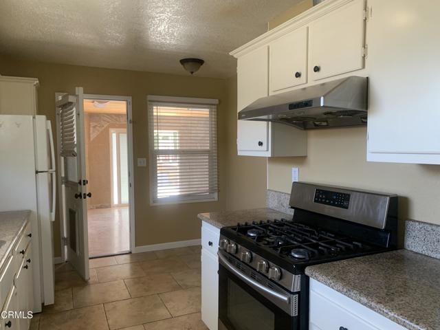 Detail Gallery Image 10 of 30 For 938 Ford St, Corona,  CA 92879 - 3 Beds | 2 Baths