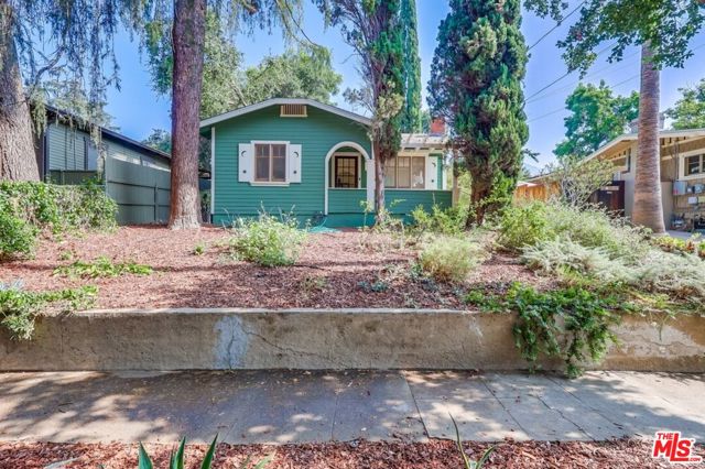 1105 E Claremont Street, Pasadena CA: https://media.crmls.org/mediaz/5d987c87-de77-4bbb-8aea-be10ce1eb6f9.jpg