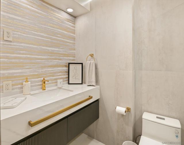 1830 Avenida del Mundo, Coronado CA: https://media.crmls.org/mediaz/5d993b25-4560-41f8-92c8-758714434eb1.jpg