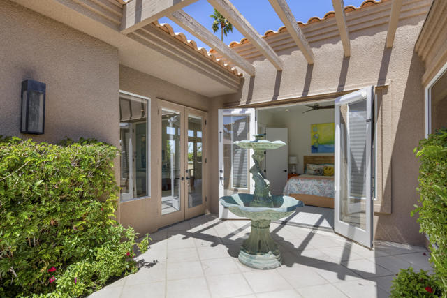 73042 Galleria Court, Palm Desert CA: https://media.crmls.org/mediaz/5d99d781-5cf7-4ce5-a6d3-752536992bfa.jpg
