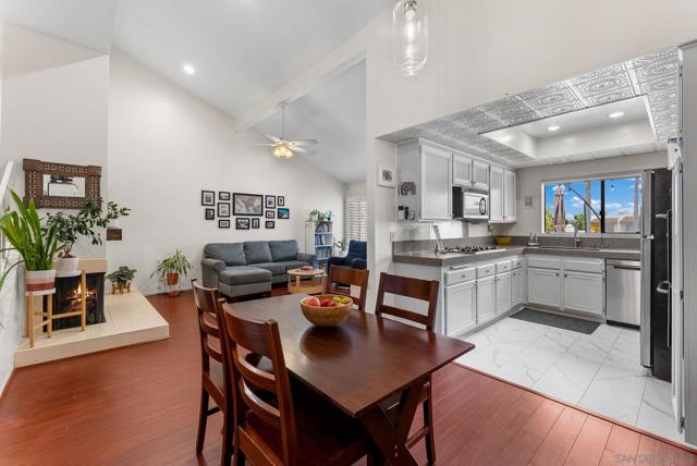 7328 Caminito Carlotta, San Diego CA: https://media.crmls.org/mediaz/5d9a1c8c-138c-4111-b1e1-e23b9bb6b2b5.jpg