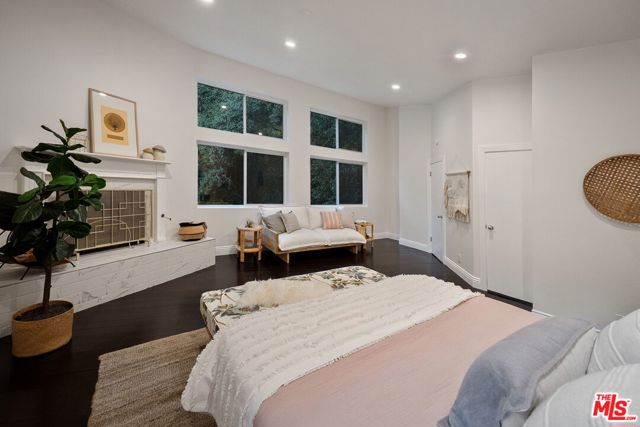2180 Laurel Canyon Boulevard, Los Angeles CA: https://media.crmls.org/mediaz/5d9a2a45-9a88-4c0d-8feb-3515a459e425.jpg