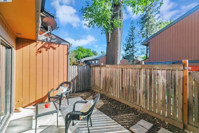 38627 Cherry Ln, Fremont CA: https://media.crmls.org/mediaz/5d9a5207-518d-4f32-bae2-2c6bce086df1.jpg