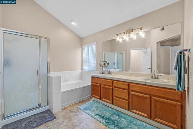 967 Heather Ln, San Lorenzo CA: https://media.crmls.org/mediaz/5d9b0726-8826-41e6-9e0d-a2f0bac1b661.jpg